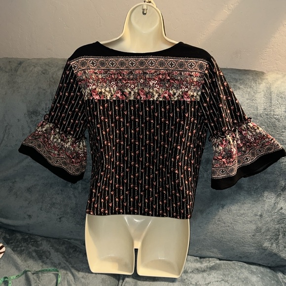 Crescent & Willough medium black pink white and green bell sleeved button front - Picture 3 of 6